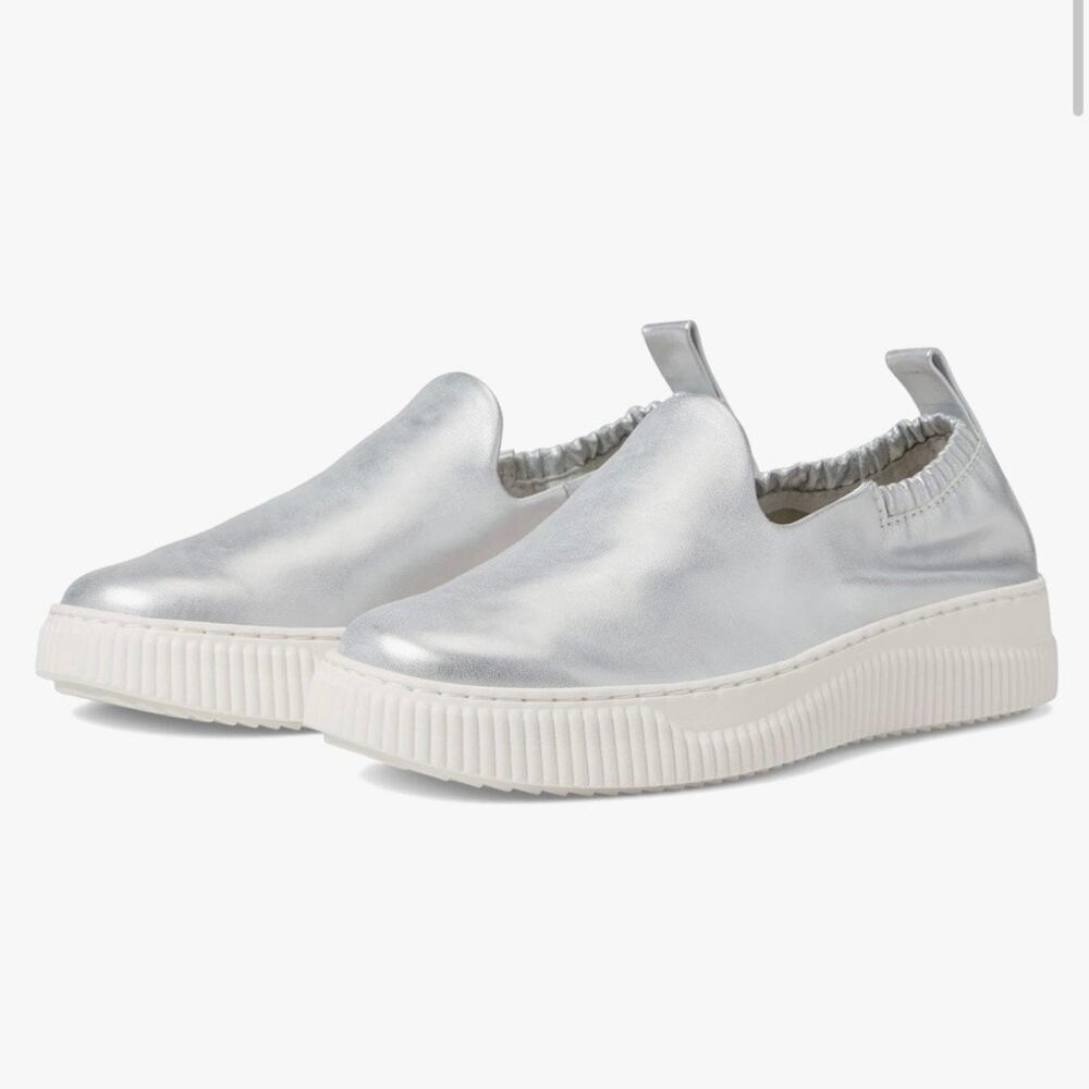 Sofft Women's Fana slip ons 
Silver leather white sole size 7 M